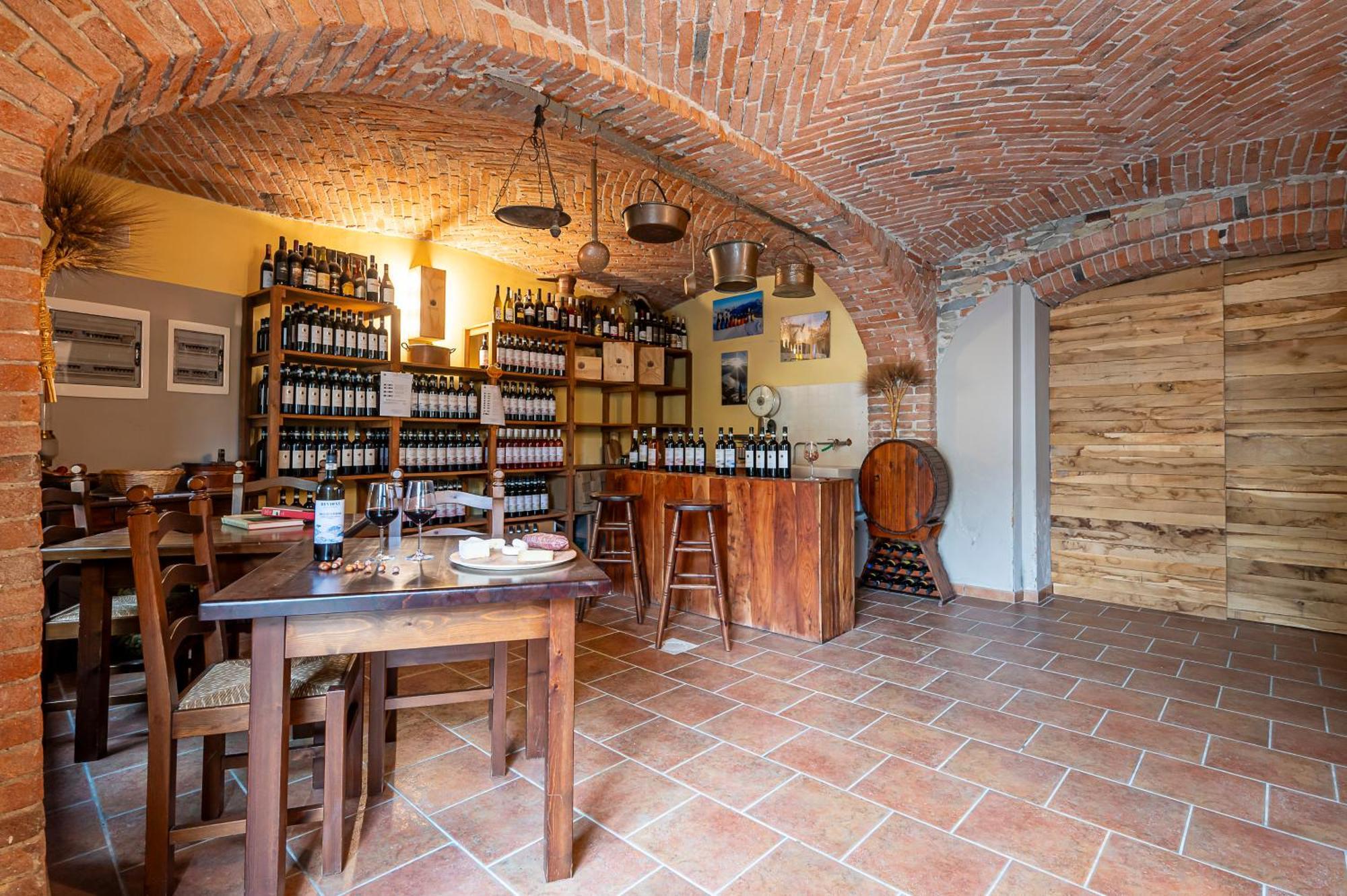 Agriturismo Cantine Bevione - Family Apartments Farigliano Exteriör bild